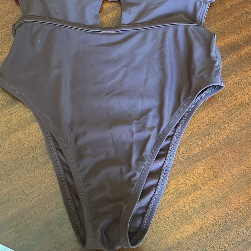 Target cut out Swin Suit - Picture 3 of 5